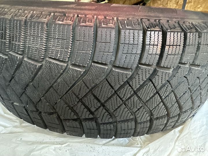 Pirelli Ice Zero FR 215/60 R16 99