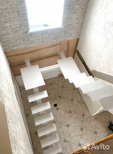 Лестница с забежными ступенями под ключ