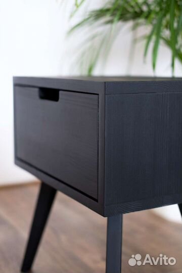 Тумба прикроватная из массива