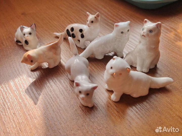 Фарфоровые фигурки кошечки