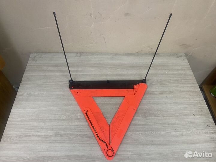 Знак аварийной остановки Audi A6 C5 с1997-2005г