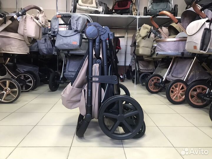 Коляска прогулочная Carrello Bravo Plus Chrome