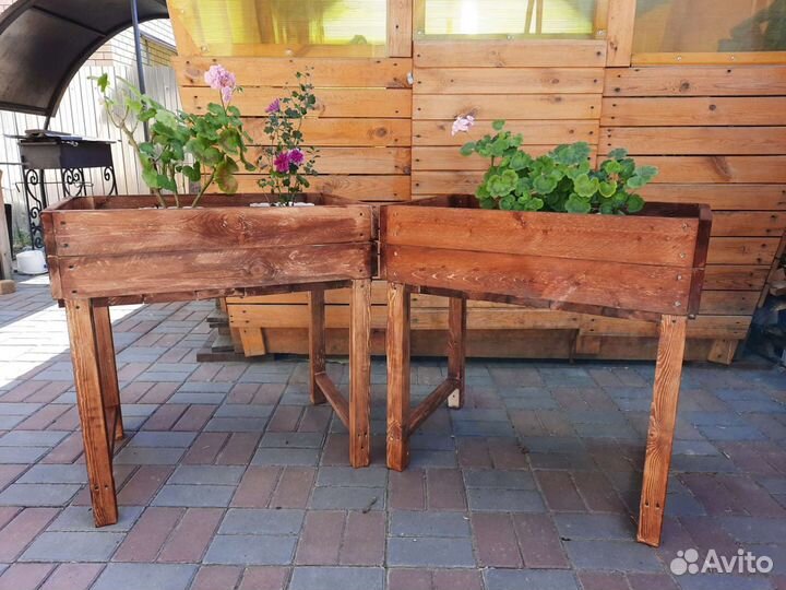 Деревянная клумба