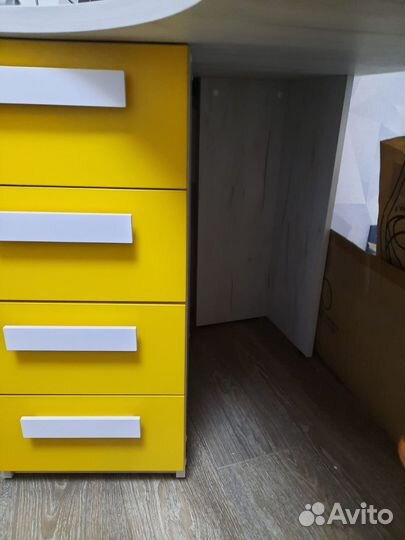 Угловой письменный стол