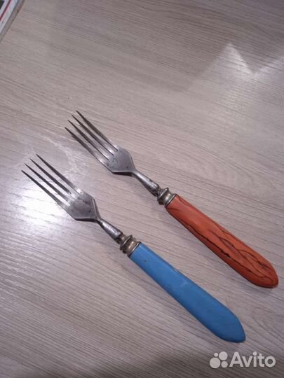 Рюмки, стаканы, вилки, бидоны, сувениры