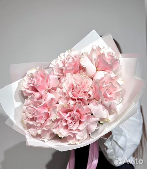 Свежий букет из 7 розовых французских роз