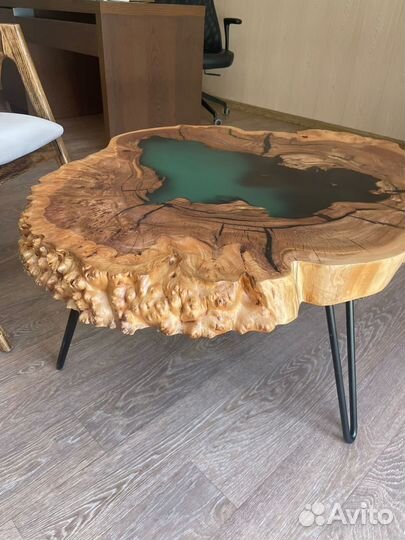 Стол река из слэба карагача и эпоксидной смолы