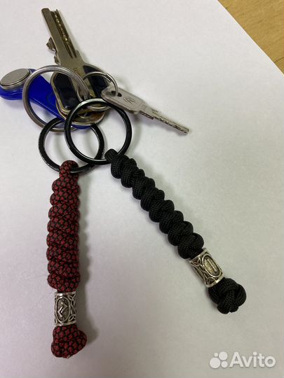 Брелок на ключи из паракорда