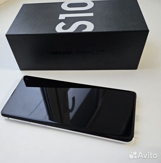 Samsung Galaxy S10, 8/128 ГБ