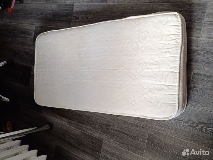 Детская кровать с матрасом отдам