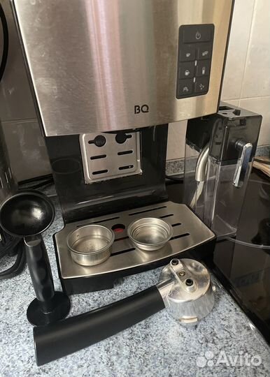 Кофеварка рожковая BQ CM9002 Steel-Black