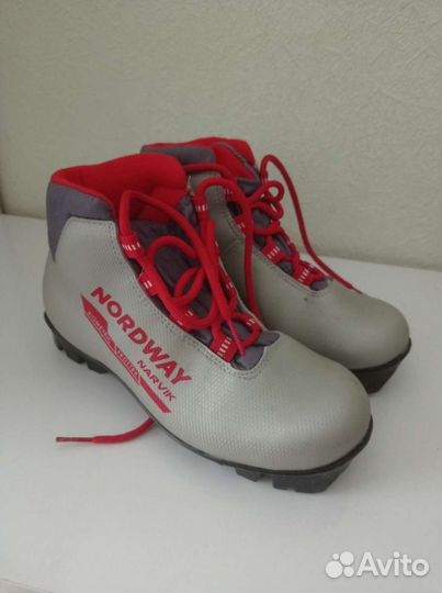 Лыжные ботинки nordway 34р (состояние новых)
