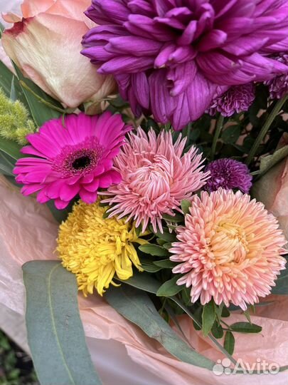 Букет с хризантемой, розой и герберами