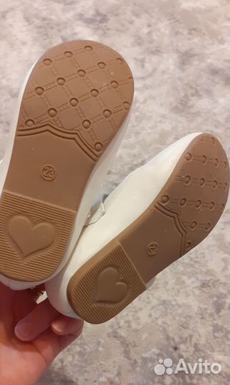 Туфли для девочки новые 23