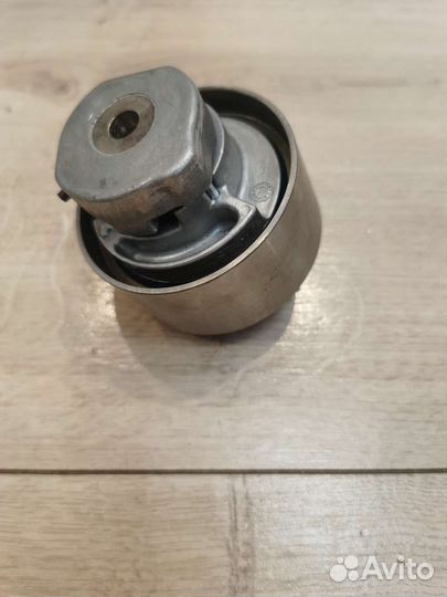 Ролик натяжной ремня грм на chrysler