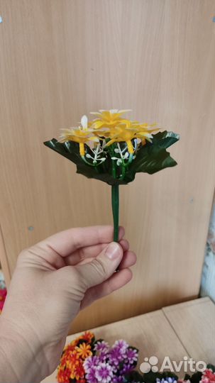 Букетик искуственных цветов