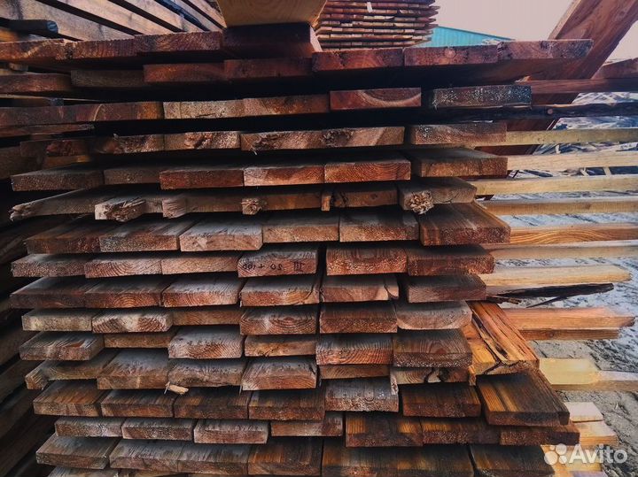 Доски из сосны, легкий и прочный материал для строительства