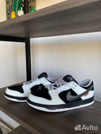 Nike SB Dunk low X Tightbooth