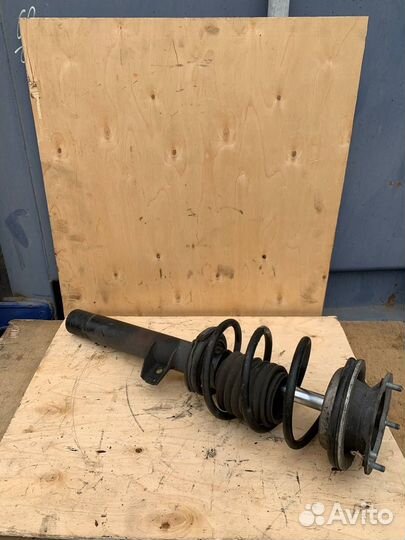 Стойка амортизатора передняя BMW 3 series e90 R