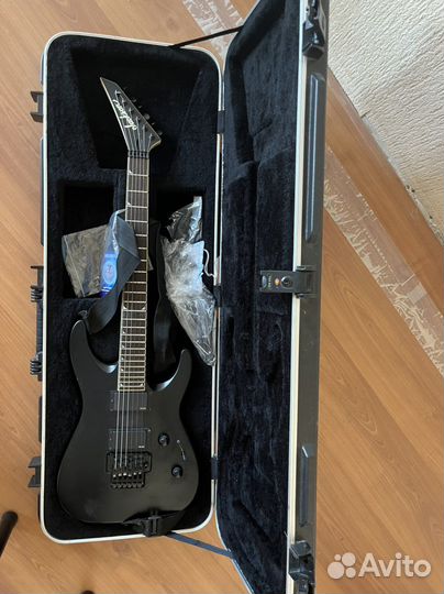 Электрогитара jackson + черный кейс