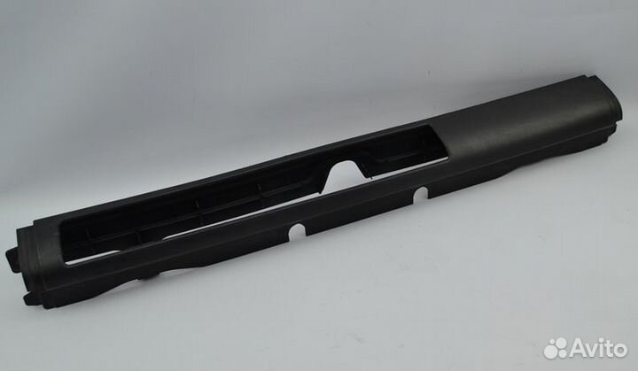 Пластиковая накладка под лобовым стеклом средняя ч