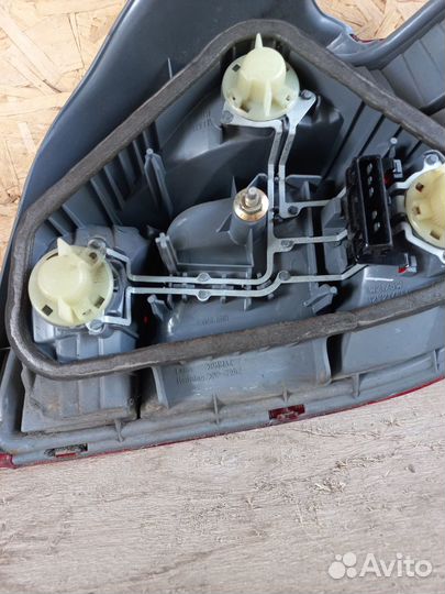 Фонари задние Toyota Yaris