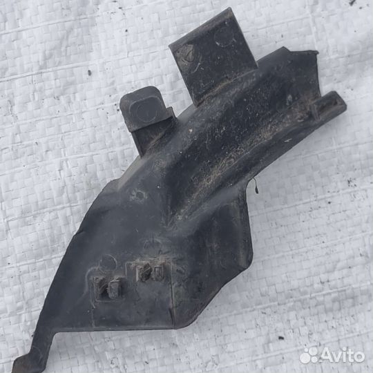 Уплотнитель лобового уголок жабо Toyota Lexus