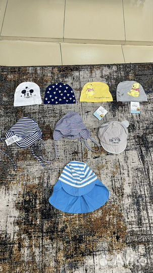 Вещи пакетом детские шапки на 0+ и 1-1,5 года