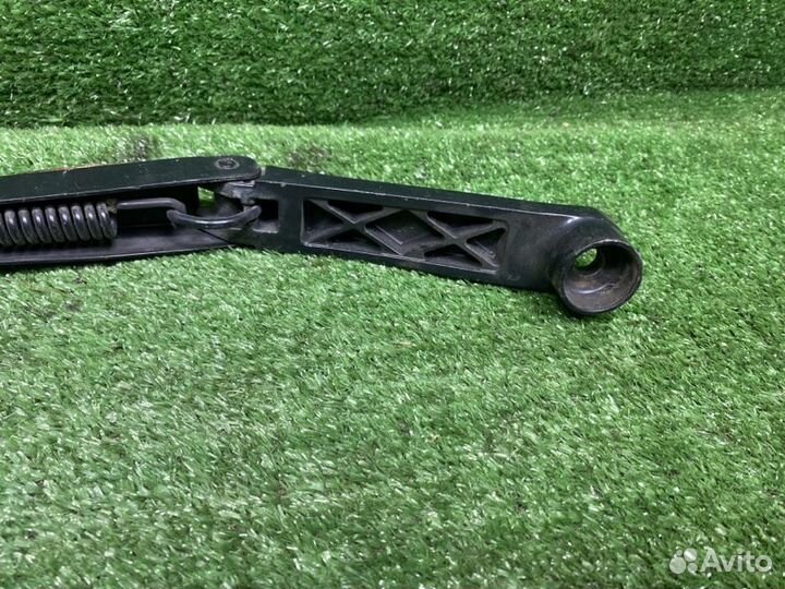 Поводок дворника левый Hyundai Solaris