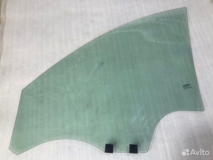 Стекло двери переднее правое Renault Logan седан