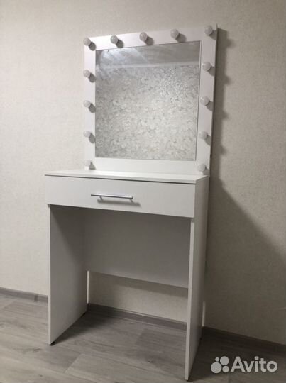 Туалетный столик