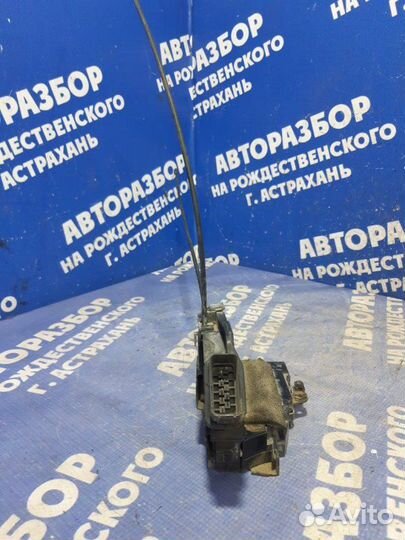 Задний левый замок двери Mazda 3 Bk седан Z6 2006