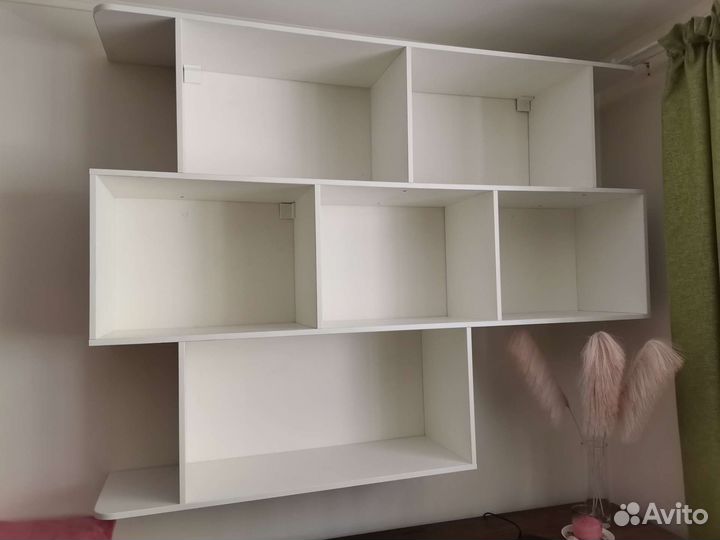 Книжная настенная полка