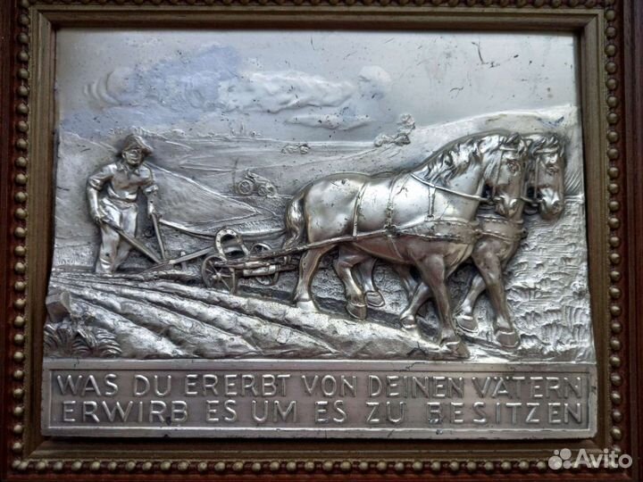 Антикварная плакета пахарь