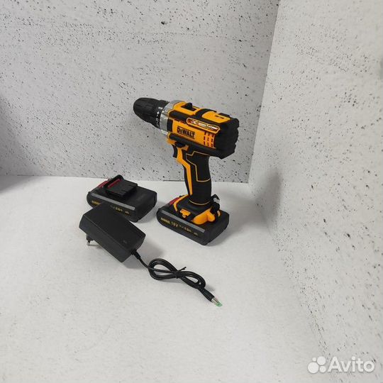 Шуруповерт DeWalt 18V (7422)