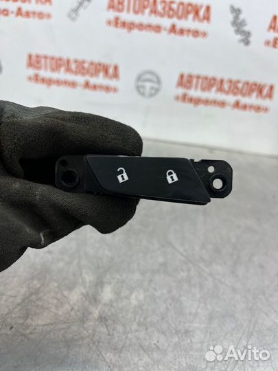 Кнопка центрального замка Chevrolet Cruze седан