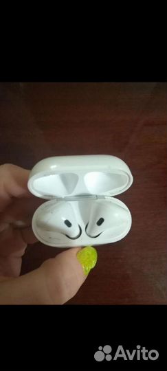Airpods 2 with wireless charging case