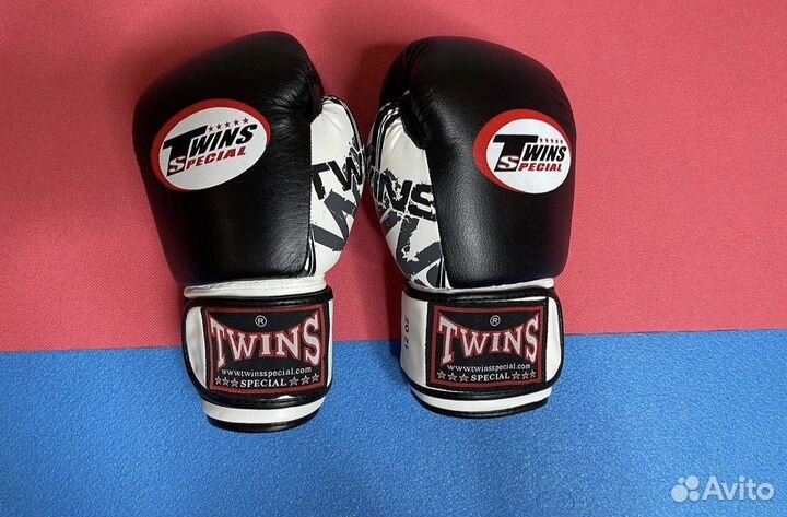 Боксерские перчатки кожаные Twins