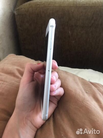 Телефон iPhone 8