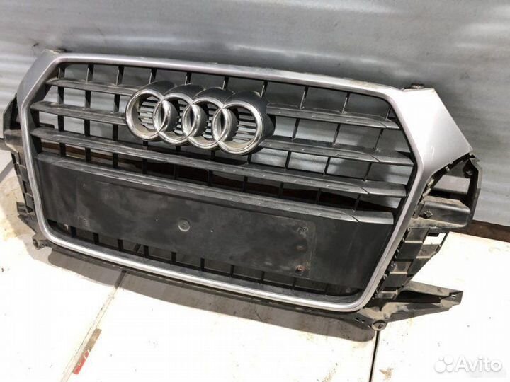 Решетка радиатора Audi Q3