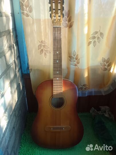 Акустическая гитара