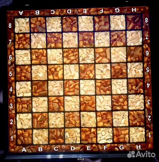 Шахматы из янтаря