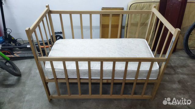 Детская кровать с пружинным матрасом 120 на 60