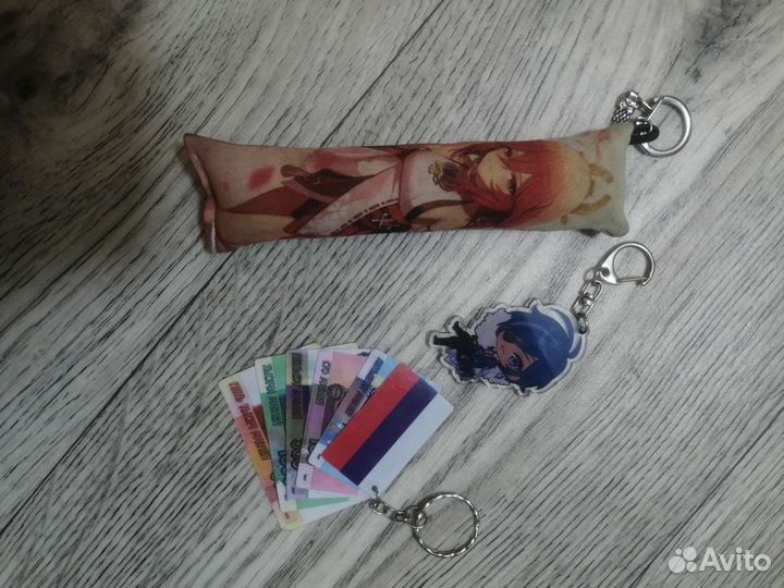 Значки и брелки