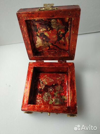 Маленькая шкатулка для украшений. Ручная работа