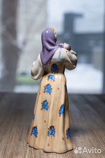 Фарфоровые статуэтки СССР Девушка в платке дфз