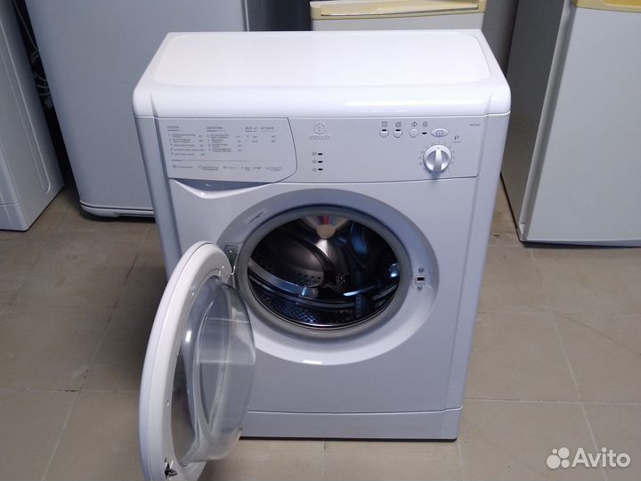 Стиральная машина узкая бу Indesit wiun81