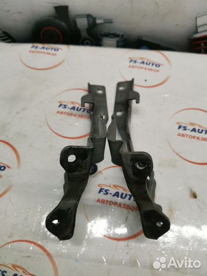 Петля капота Opel Antara 2.2 дизель Z22D1 2012