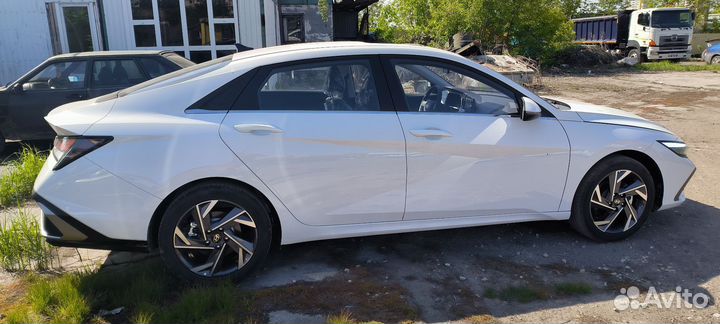 Hyundai Elantra 1.5 CVT, 2023, 100 км