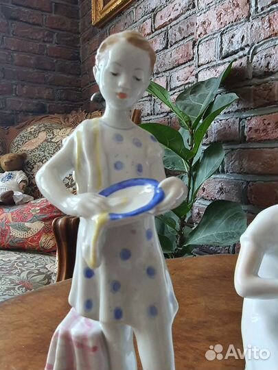 Статуэтки лфз. СССР. Любит не любит. Дежурная